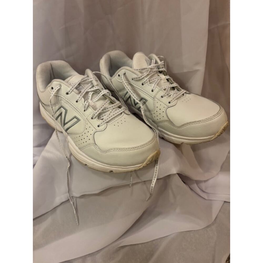 NB White Sneakers Size 8.5 with Ultra Soft Comfort Inserts